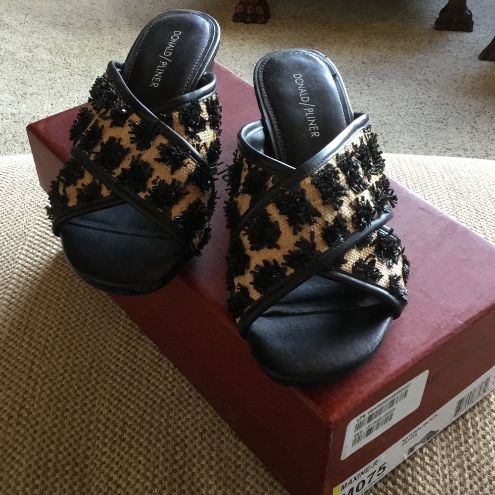 EUC Donald Pliner Maxine Raffia Sandals